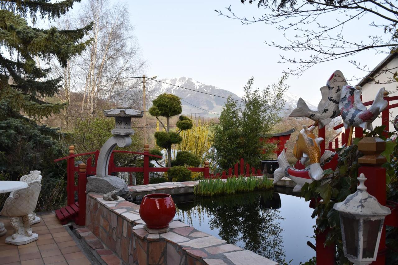 Gite Au Printemps Japonais, Petit Train De La Mure, Parc Des Ecrins Pierre-Chatel Exterior foto